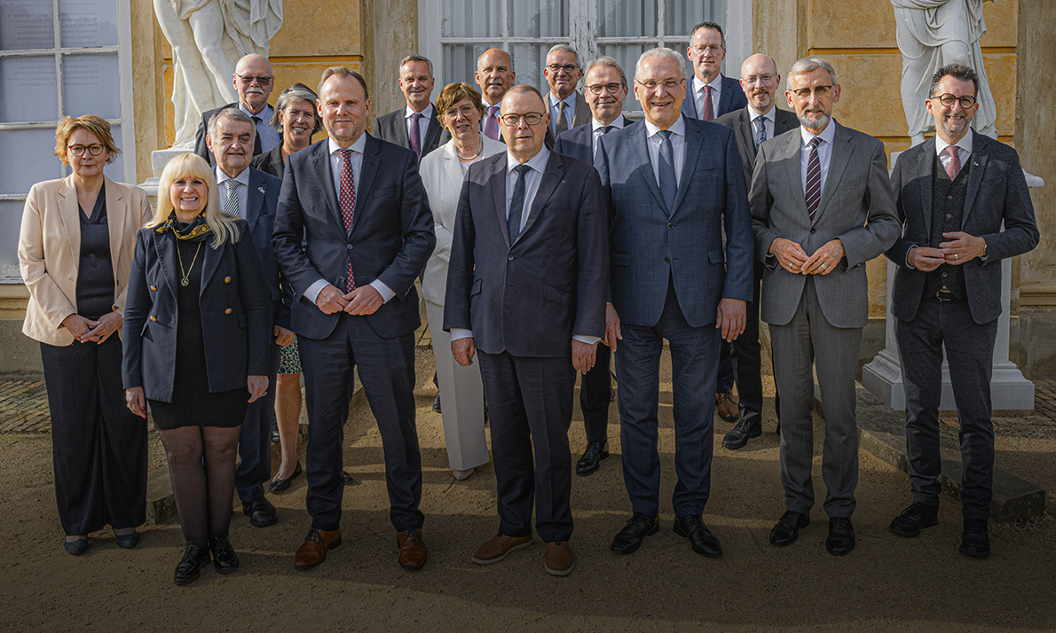 Bild: Gruppenfoto mit den Teilnehmenden der IMK Frühjahrskonferenz in Potsdam