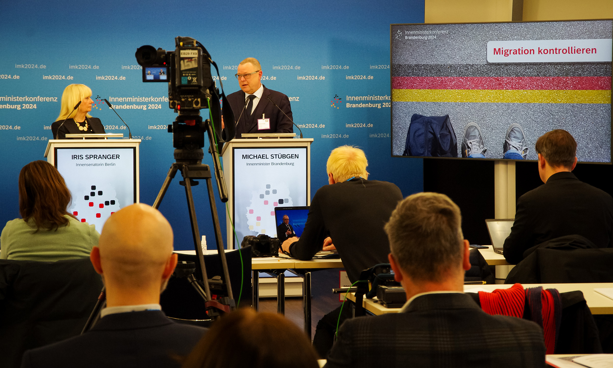 Bild: Foto von der Pressekonferenz anlässlich der IMK-Staffelstabübergabe am 12. Januar 2024 in Potsdam