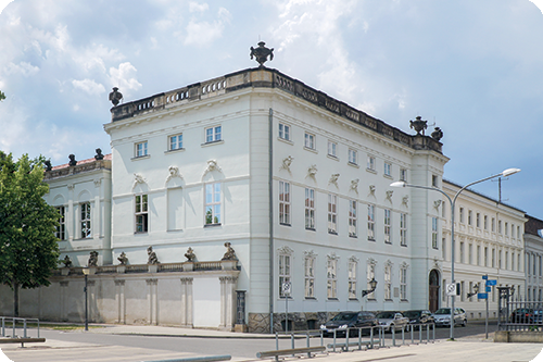 Foto eines Eckgebäudes mit Sitz der Pressestelle des Ministeriums des Innern und für Kommunales des Landes Brandenburg in Potsdam